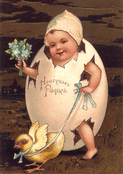 B&eacute;b&eacute; &eacute;clos au printemps avec un poussin